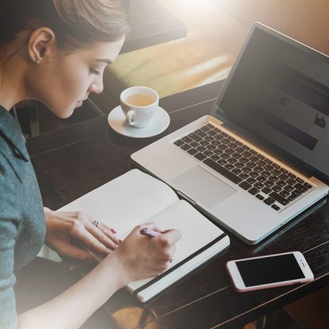 Qoltec Filtr prywatyzujący RODO do MacBook Air 13.6 cala | Magnetyczny | Ochrona wzroku