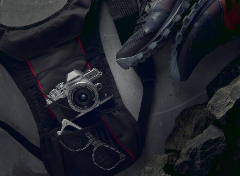 Olympus Aparat OM-D E-M10 Mark IV + 14-150mm silver