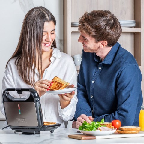 Opiekacz do kanapek Black+Decker BXSA753E