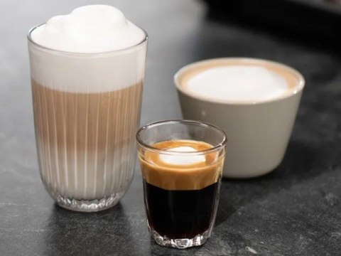 Ekspres ciśnieniowy Siemens TP715R07 EQ700 (czarny; 19 barów)