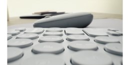 Logitech 920-012239 klawiatura Dołączona myszka Uniwersalne RF Wireless + Bluetooth QWERTY Amerykański międzynarodowy Grafitowy