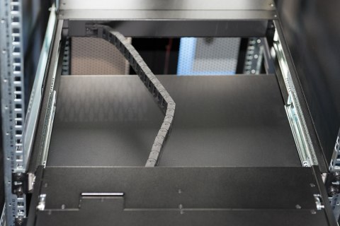 Konsola modularna KVM 19'' LCD TFT, 16 portów VGA, touchpad, klawiatura GE, czarny