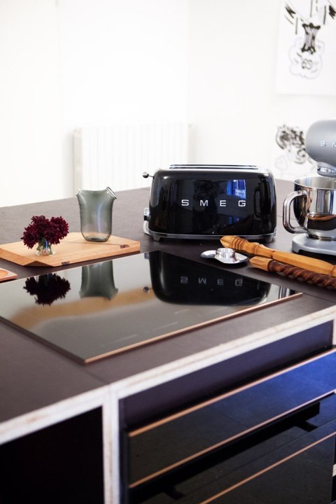 Toster Smeg TSF02BLEU czarny 4 kromek, metalowa obudowa