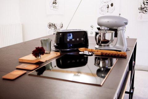 Toster Smeg TSF02BLEU czarny 4 kromek, metalowa obudowa