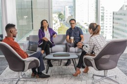 POLY Telefon konferencyjny Sync 60, zatwierdzony do współpracy z aplikacją Microsoft Teams