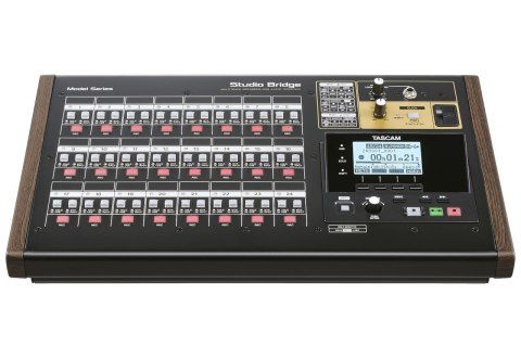 Tascam Studio Bridge - 24-ścieżkowy rejestrator dźwięku / interfejs audio/MIDI