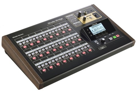 Tascam Studio Bridge - 24-ścieżkowy rejestrator dźwięku / interfejs audio/MIDI