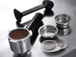 Ekspres kolbowy DeLonghi Dedica Style EC 685.R (1300W; kolor czerwony) (WYPRZEDAŻ)