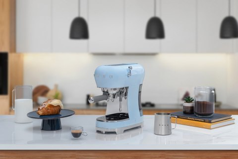 Smeg ECF02PBEU Ekspres do kawy pastelowy niebieski