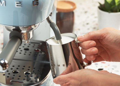 Smeg ECF02PBEU Ekspres do kawy pastelowy niebieski