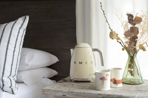 Smeg KLF03CREU czajnik elektryczny 1,7 l 2400 W Kremowy