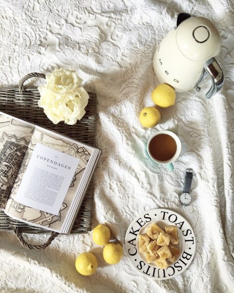 Smeg KLF03CREU czajnik elektryczny 1,7 l 2400 W Kremowy