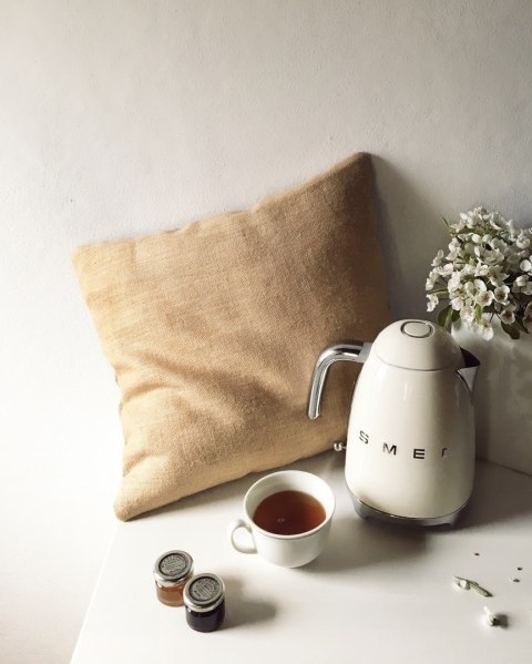 Smeg KLF03CREU czajnik elektryczny 1,7 l 2400 W Kremowy