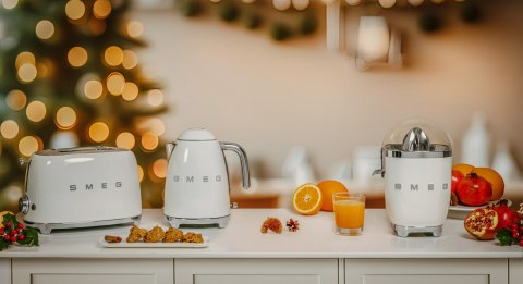 Toster SMEG biały model TSF01WHEU