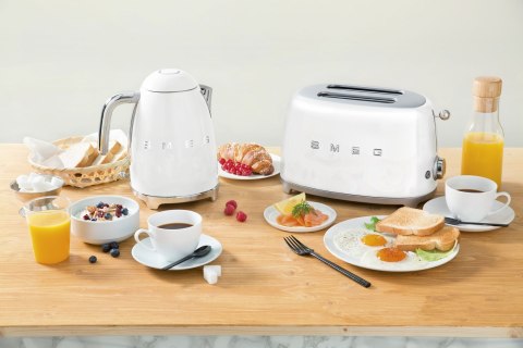 Toster SMEG biały model TSF01WHEU