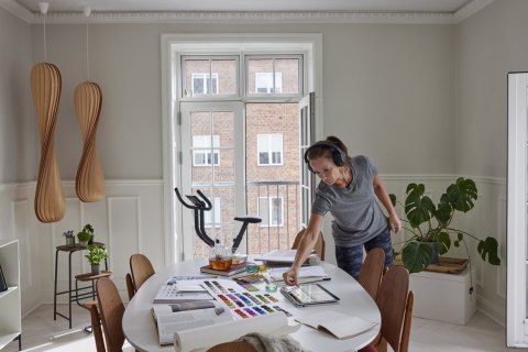 Zestaw słuchawkowy POLY Voyager Surround 85 UC 8G7T8AA z certyfikatem Microsoft Teams USB-C + przejściówka USB-C/A + podstawka ł