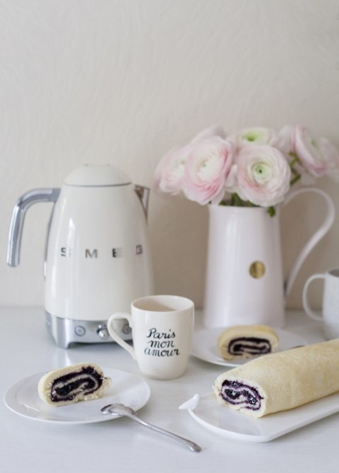 Czajnik elektryczny SMEG KLF04CREU kremowy