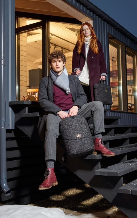 Plecak na laptop 15,6", RIVACASE Anvik, 15L, czarny, z materiału wodoodpornego, kieszenie na tablet 10,5", smartfon, dokumenty, 