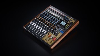 Tascam Model 12 - 10-kanałowy mikser z 12-ścieżkowym rejestratorem